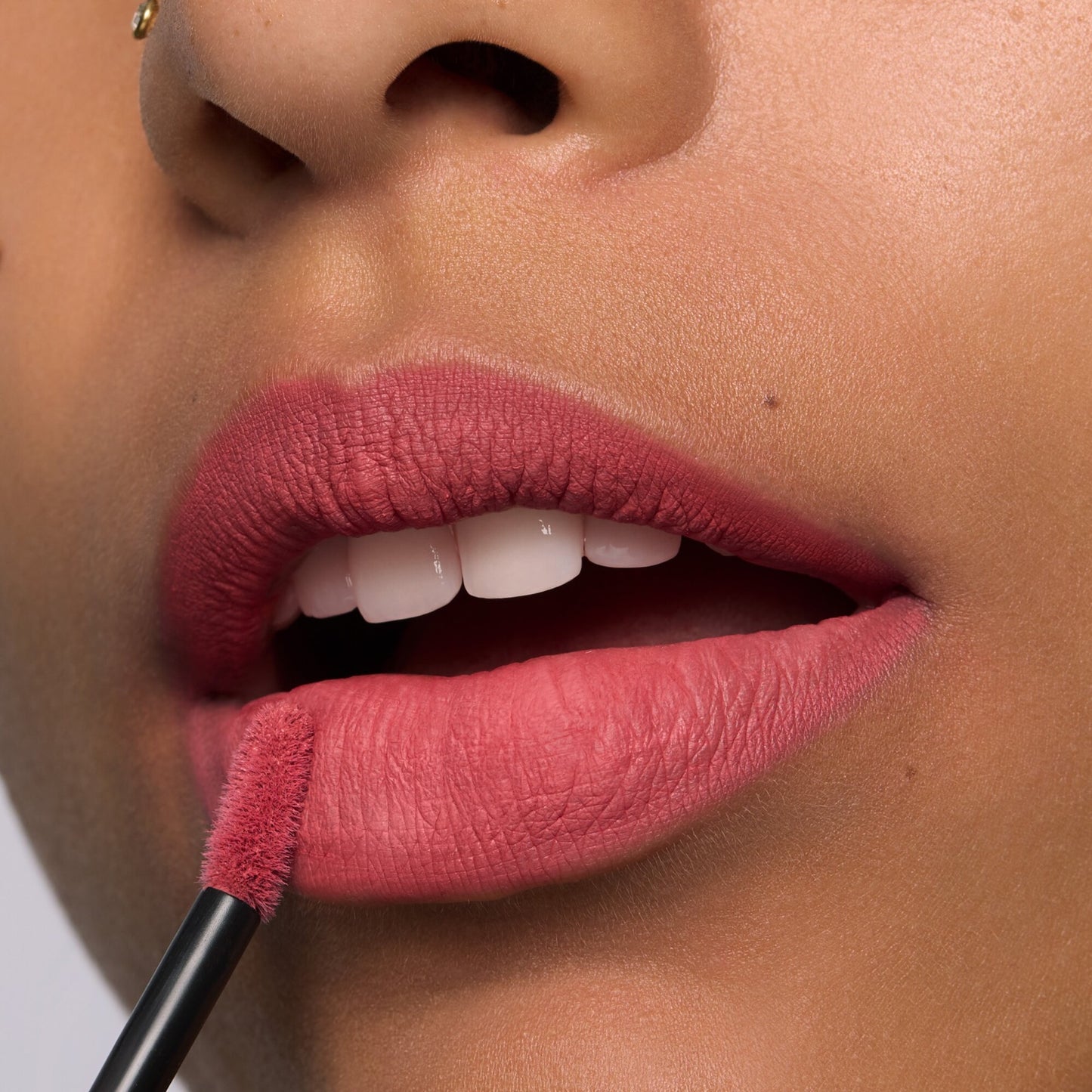 أحمر شفاه سائل مطفي يدوم 8 ساعات من Essence