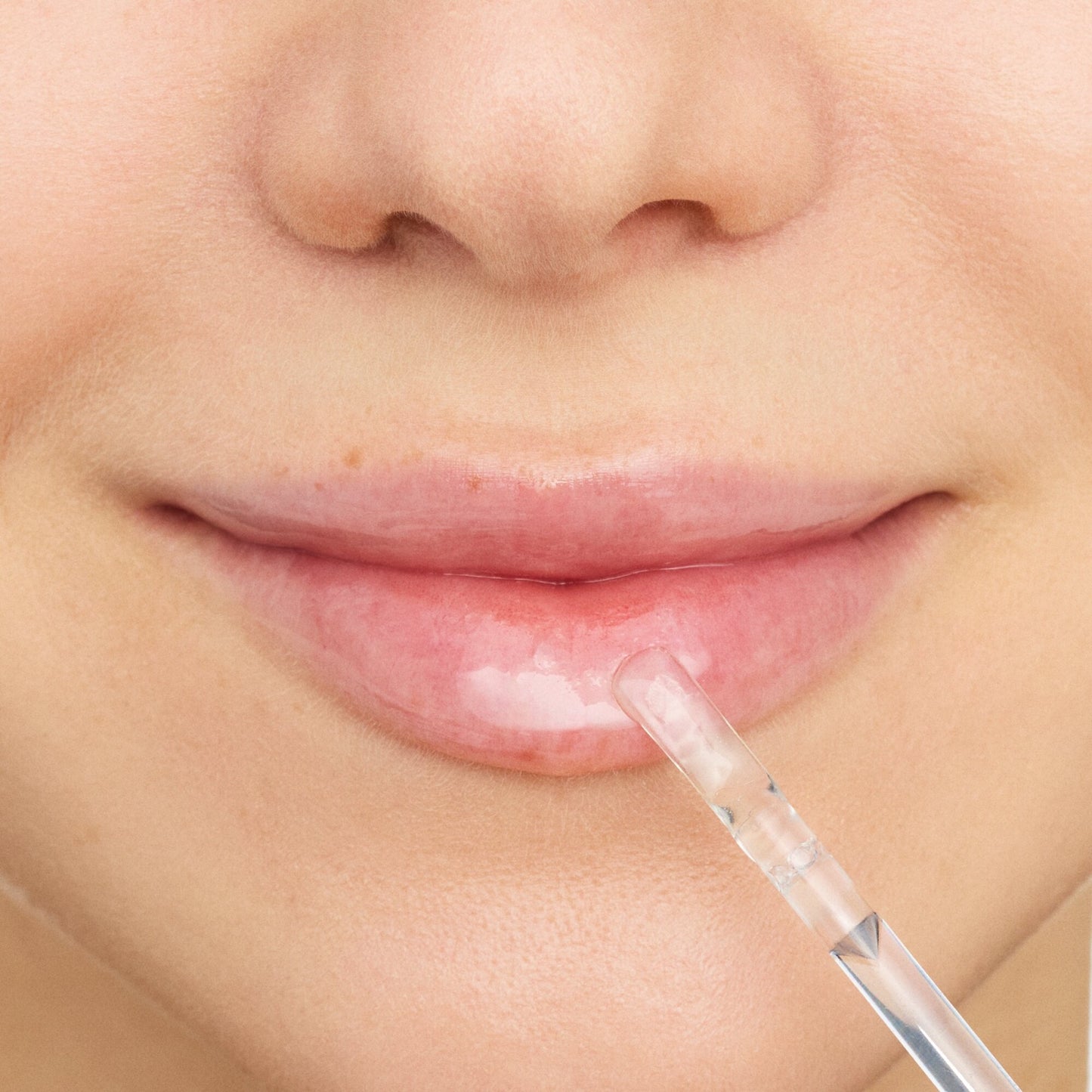 Essence What the Fake! Glass Shine Plumping Lip Filler 01