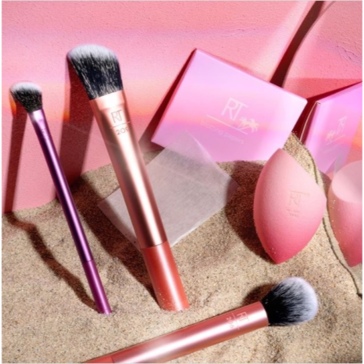Real Techniques Everyday Essentials Kit with 1 Miracle Complexion Sponge 5pc