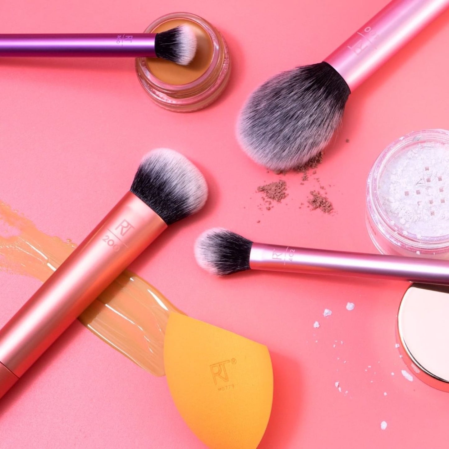 Real Techniques Everyday Essentials Kit with 1 Miracle Complexion Sponge 5pc