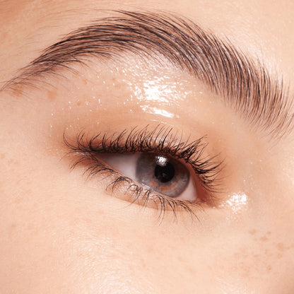 ظلال العيون السائلة من Essence Dewy Eye Gloss 01