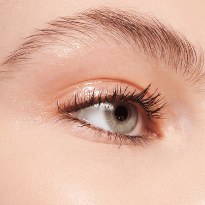 ظلال العيون السائلة من Essence Dewy Eye Gloss 01
