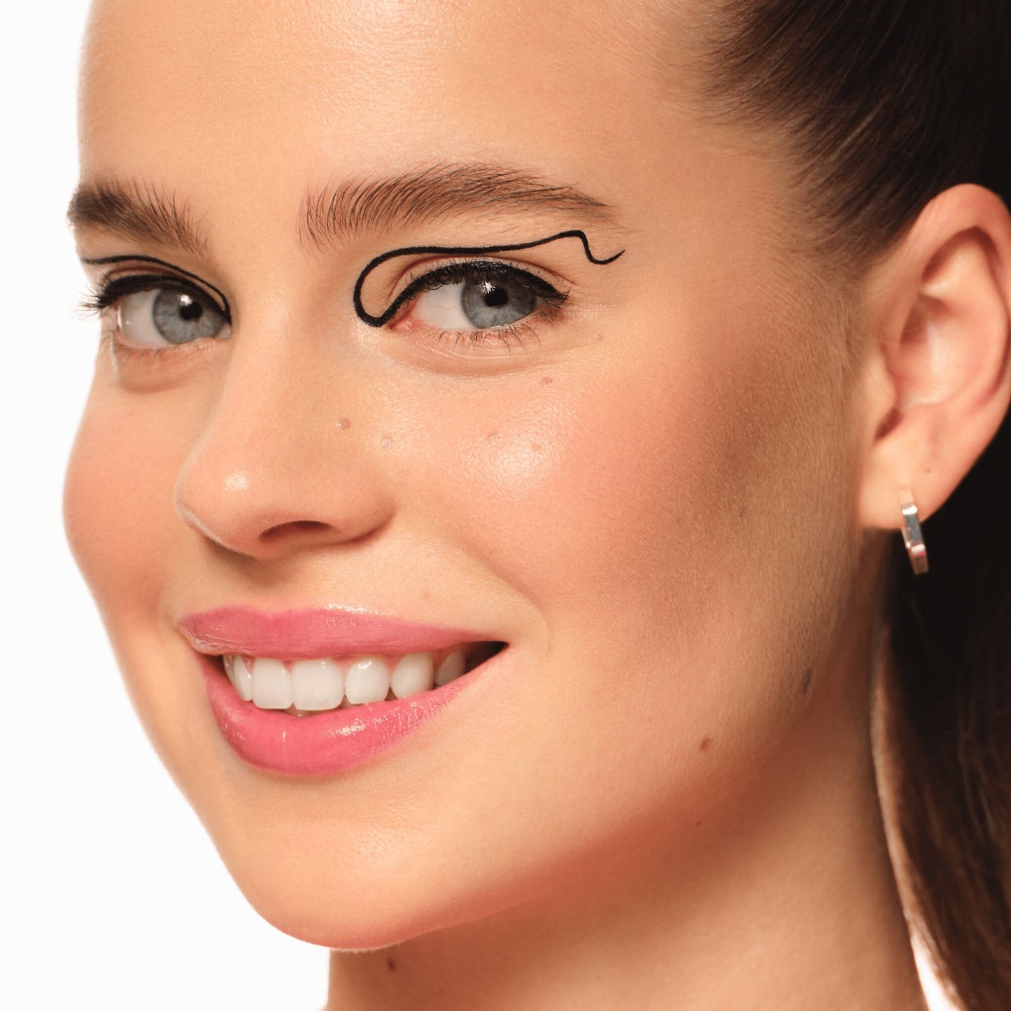 Essence Eyeliner 01